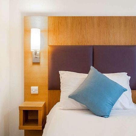 Comfort Inn Manchester North Middleton  Bagian luar foto